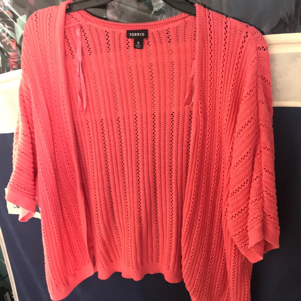 Short sleeves sweater